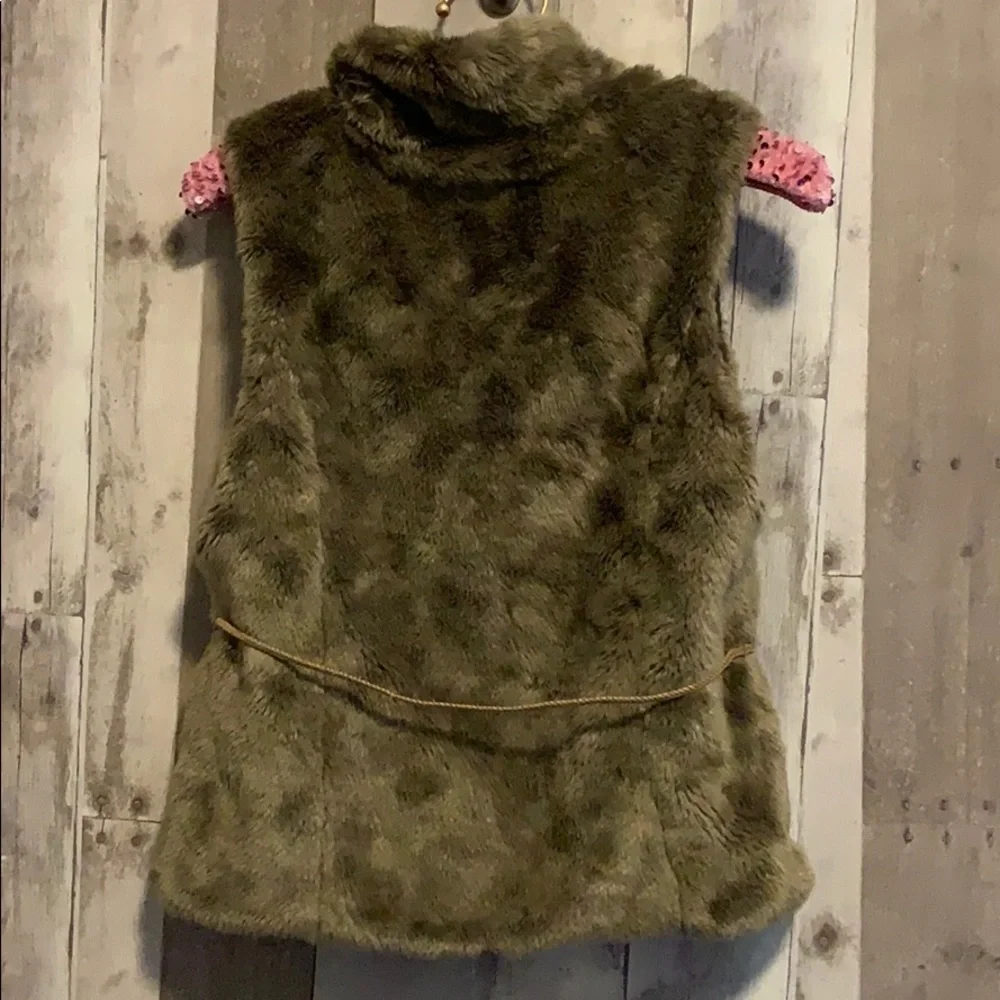Zara Girls faux fur zipper front vest with pockets